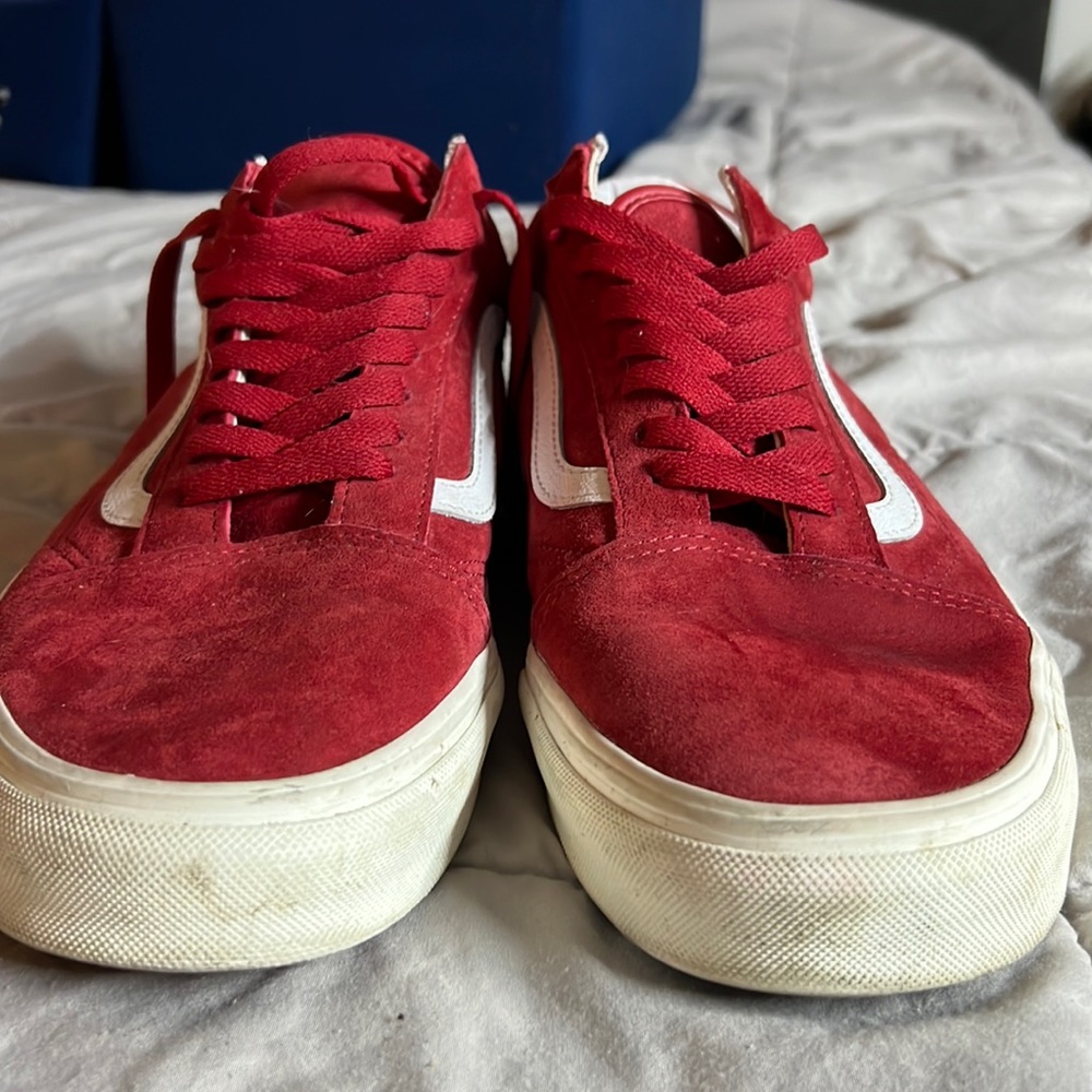 vans 11.5 pig suede red and white worn a couple times tread still in excellent.